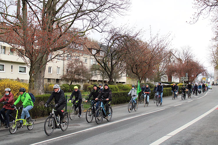 Radfahrer bei der Demo am 02.04.22 auf dem Liboriberg
